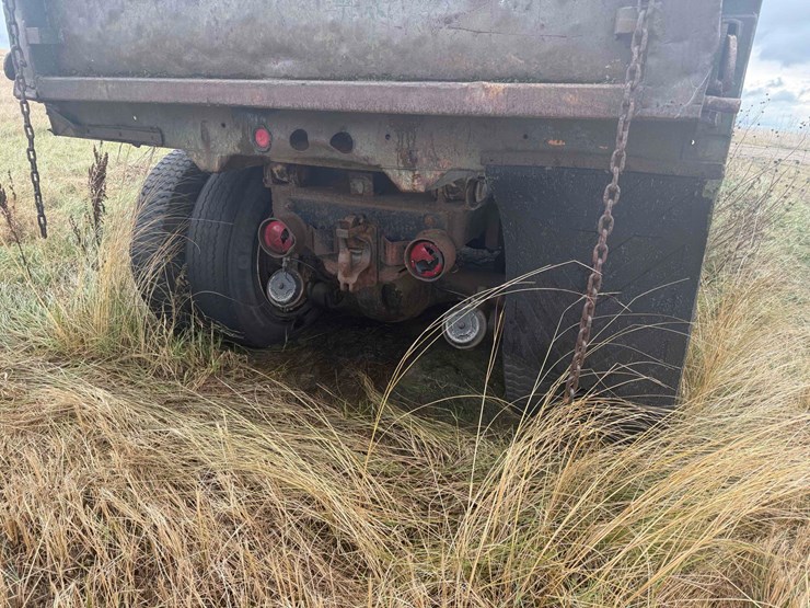 1973-ford-800-image-11