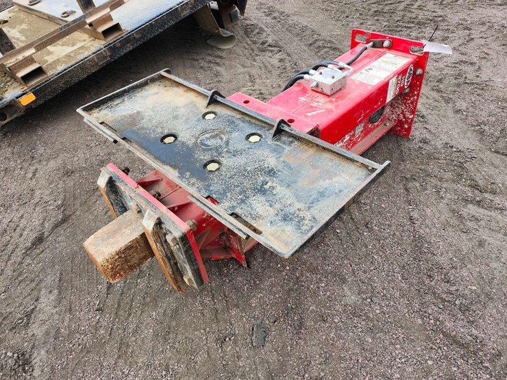 universal-impact-tech-inc.-hd3700-hurricane-breaker-skid-attachment-image-1