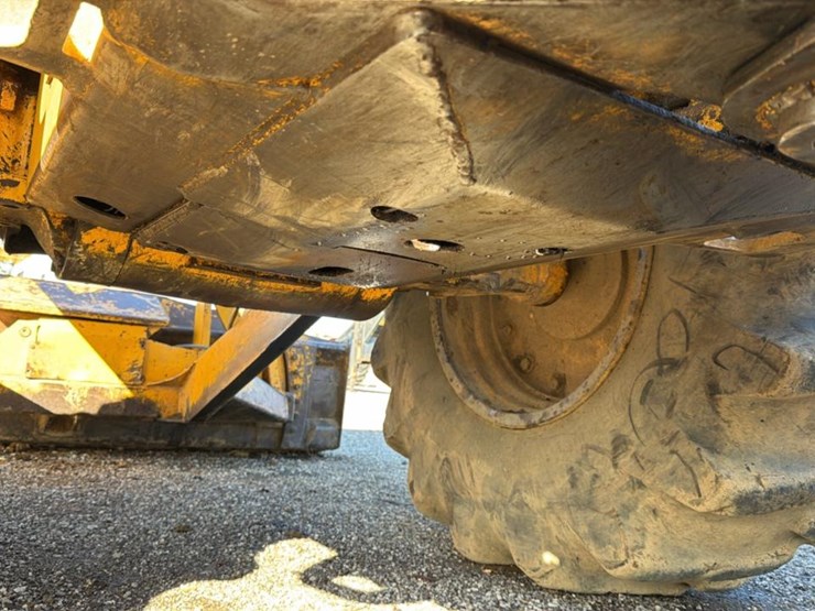 1985-john-deere-640c-image-33