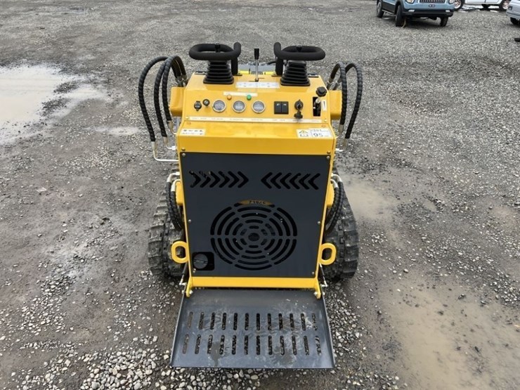 2025-infront-yf380-mini-compact-track-loader-image-5