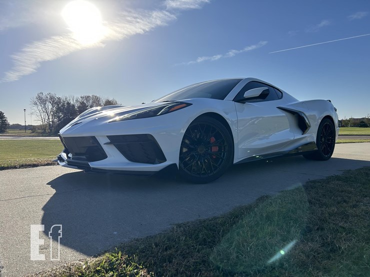 2021-chevrolet-corvette-image-3