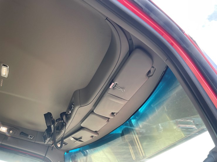 #3822-•-2019-peterbilt-heavy-rotator-truck-(has-mn-title-in-delay,-may-take-6-8-weeks)-image-41