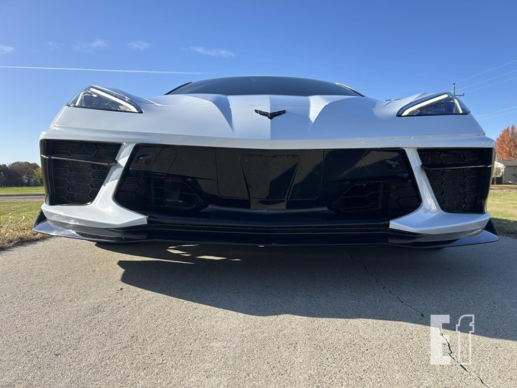 2021-chevrolet-corvette-image-8