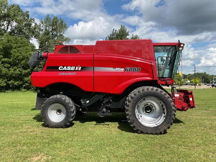 2011-case-ih-6088-image-4
