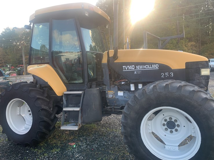 new-holland-tv140-image-5