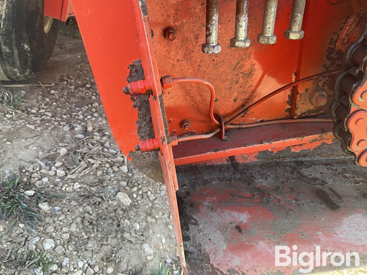 2012-kuhn-8124-slinger-manure-spreader-image-17