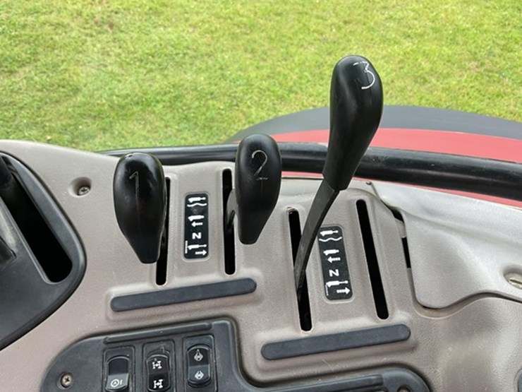 2006-case-ih-mxu135-image-22