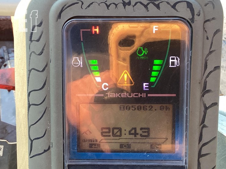 2015-takeuchi-tb260-image-21