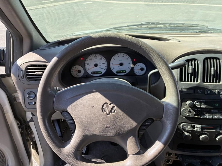 2002-dodge-grand-caravan-image-14