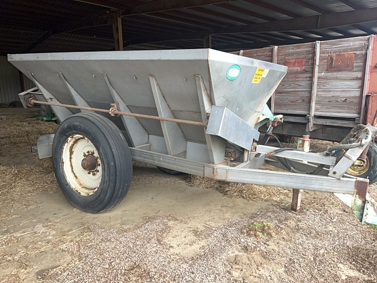 agricraft-fertilizer-buggy-dual-spinner-image-1