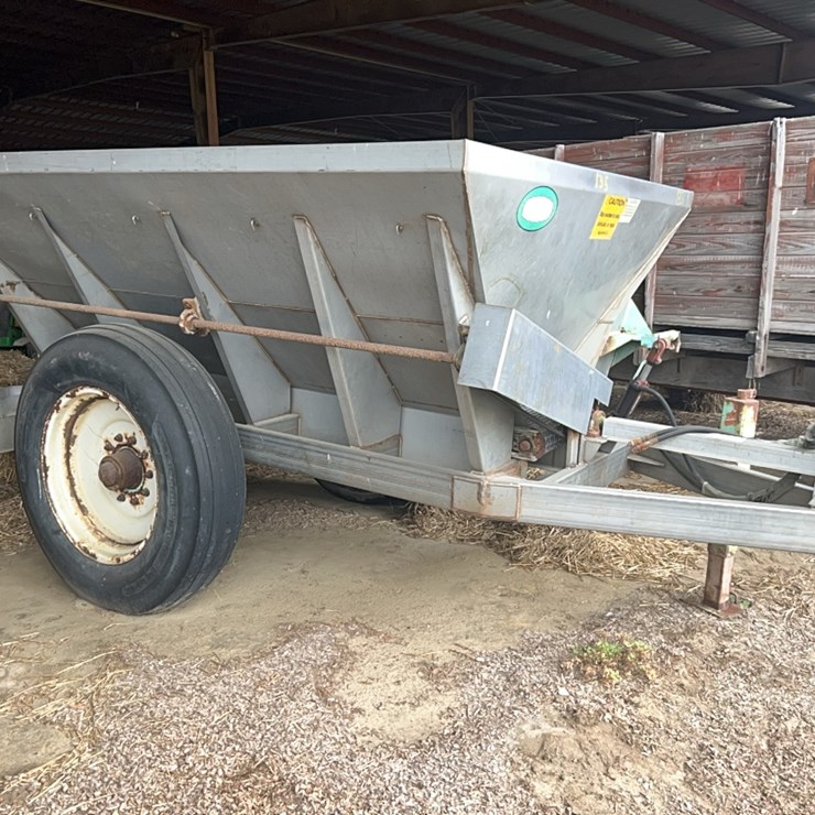 AGRICRAFT FERTILIZER BUGGY DUAL SPINNER