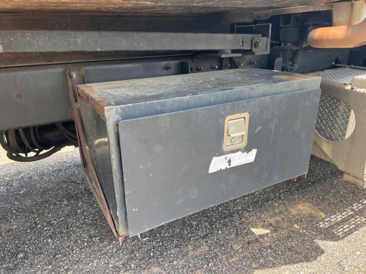 mack-granite-cv713-image-17