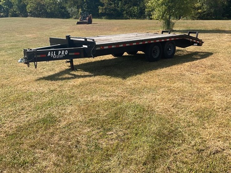 #70-•-2005-imperial-trailer-image-1