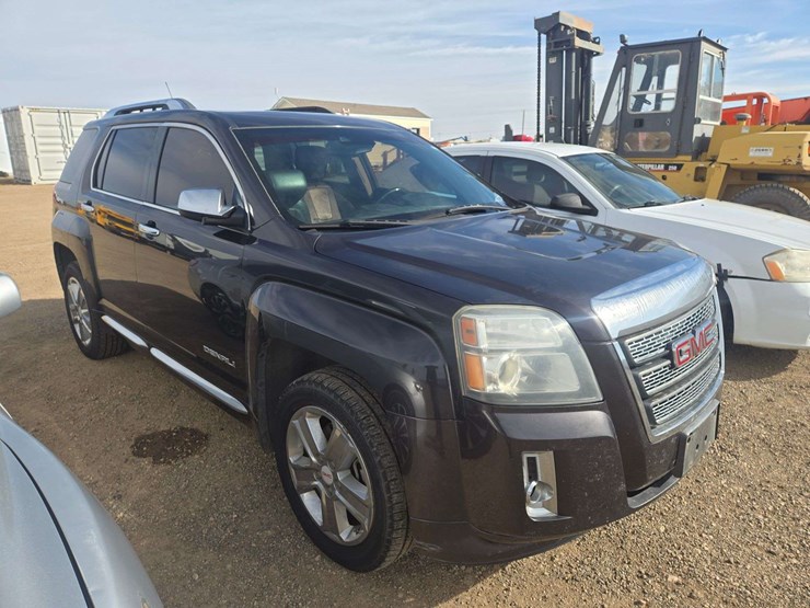 2013-gmc-terrain-denali-image-2