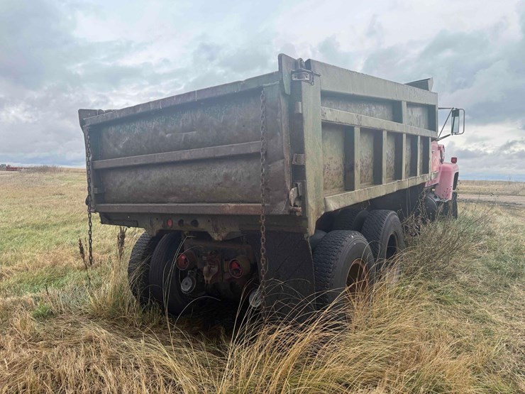 1973-ford-800-image-10