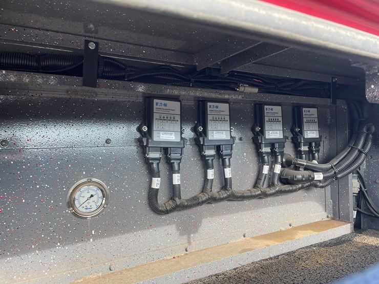 #3822-•-2019-peterbilt-heavy-rotator-truck-(has-mn-title-in-delay,-may-take-6-8-weeks)-image-104