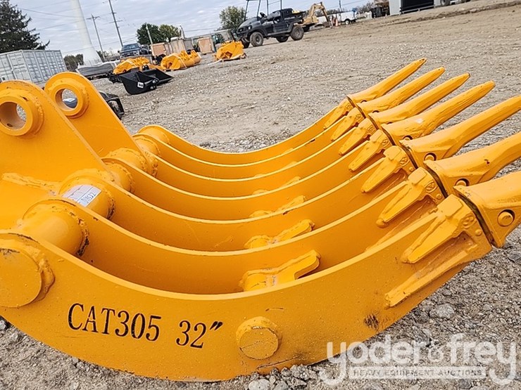 2025-caterpillar-305-image-5