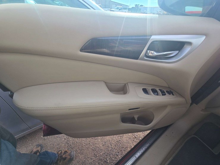 2014-nissan-pathfinder-sl-image-13