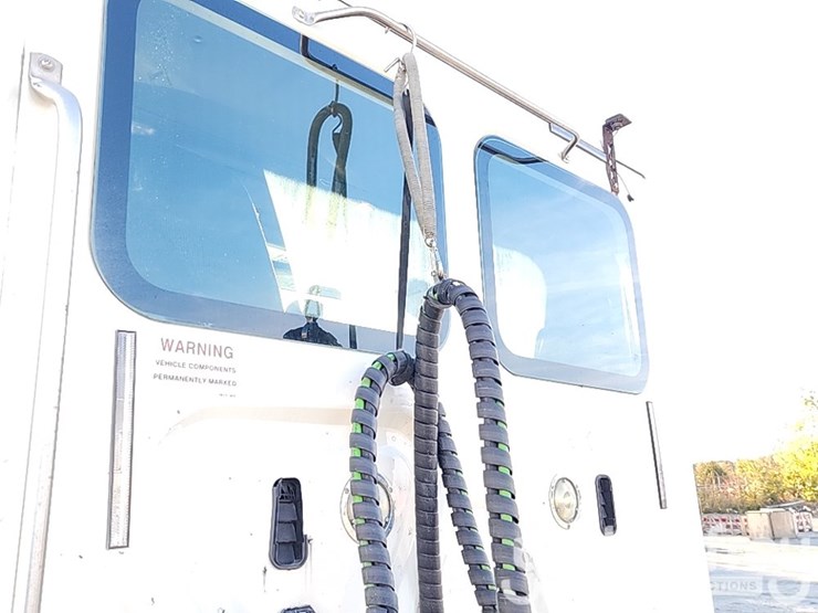 2017-freightliner-cascadia-image-21