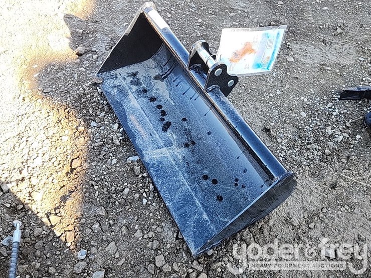 2025-32"-bucket-to-suit-mini-excavator-image-2