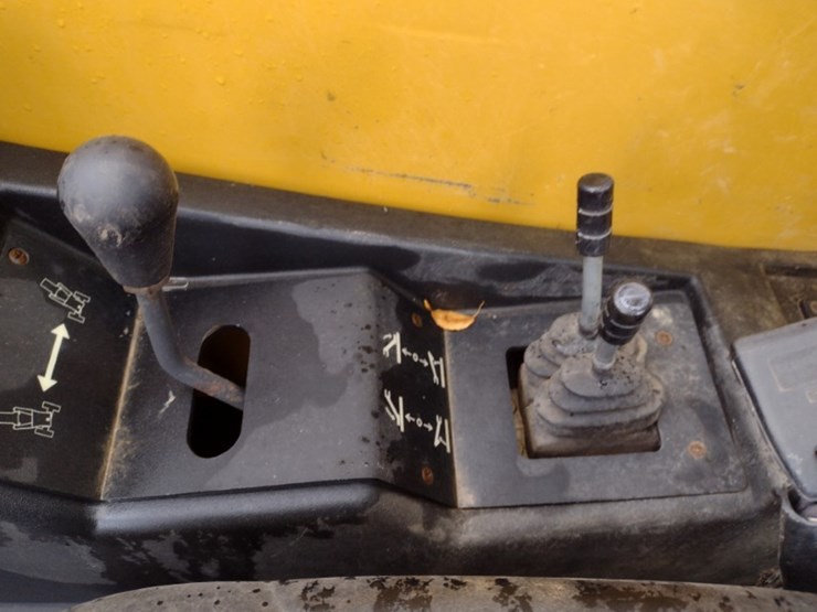 7-caterpillar-tl943-image-10