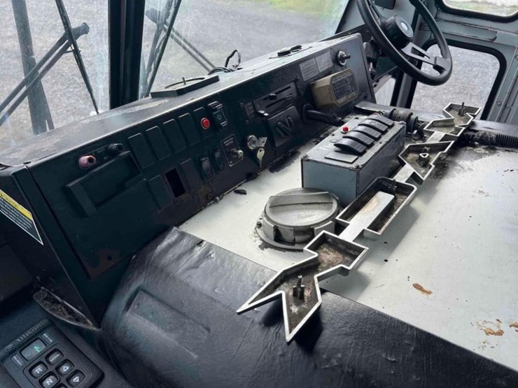 2013-mack-leu633-image-32