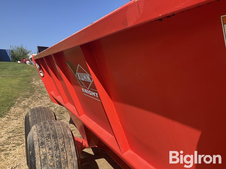 2012-kuhn-8124-slinger-manure-spreader-image-14