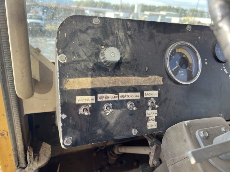 1990-caterpillar-d30d-image-20