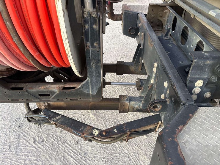 2017-freightliner-114sd-image-27