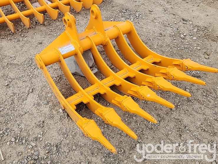 2025-caterpillar-305-image-4