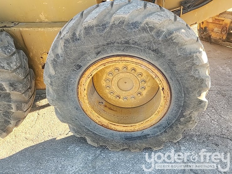 1995-deere-670b-image-9