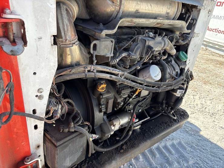 2018-bobcat-t750-image-13