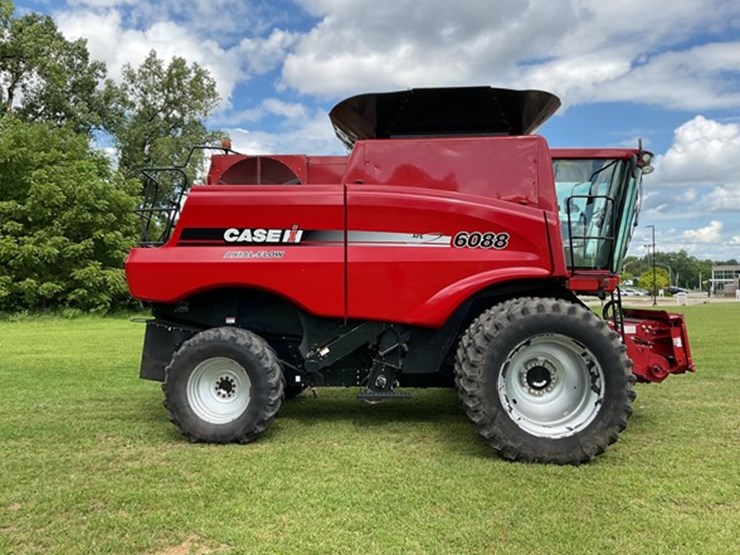 2011-case-ih-6088-image-36