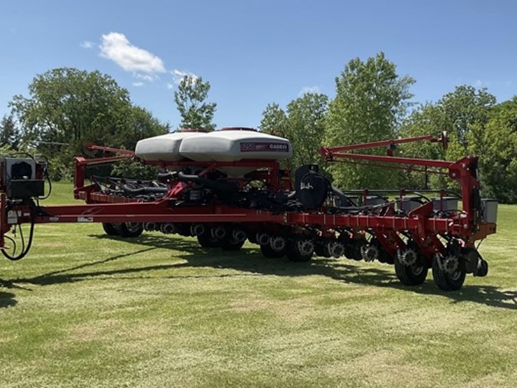 2011-case-ih-1250-image-3