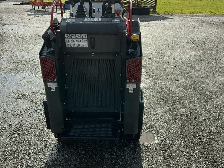 #1050-•-2024-lynx-lx-1200-mini-skid-steer-loader-image-4