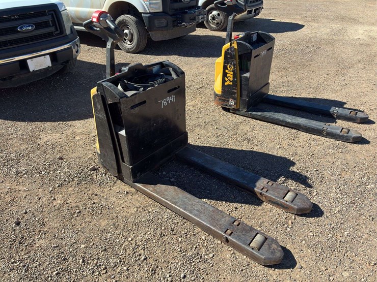 yale-electric-pallet-jack-image-3