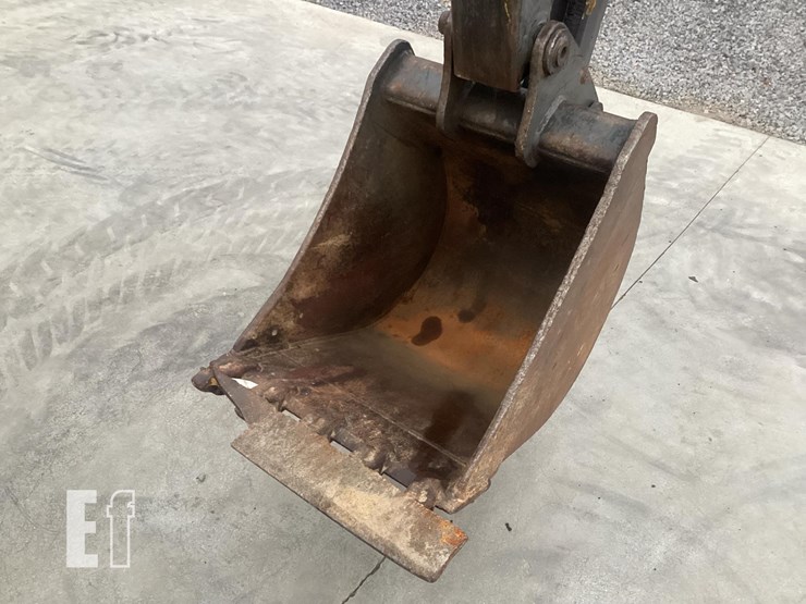 2012-volvo-bl70b-image-11