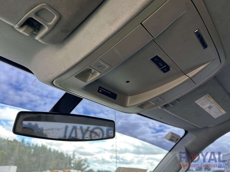 2017-chevrolet-silverado-1500-image-19