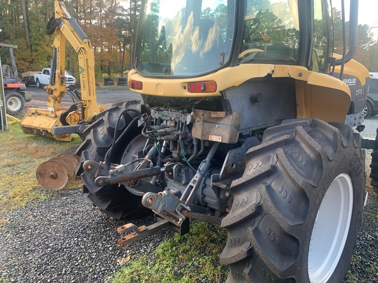 new-holland-tv140-image-7