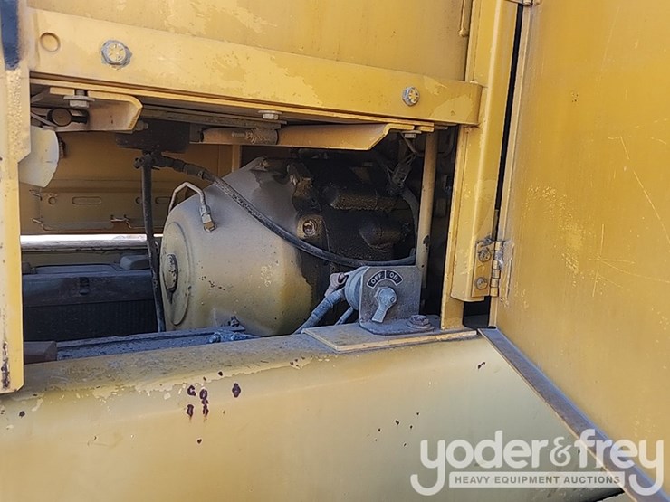 1995-deere-670b-image-22