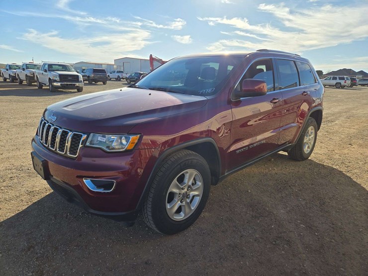 2017-jeep-grand-cherokee-laredo-image-1