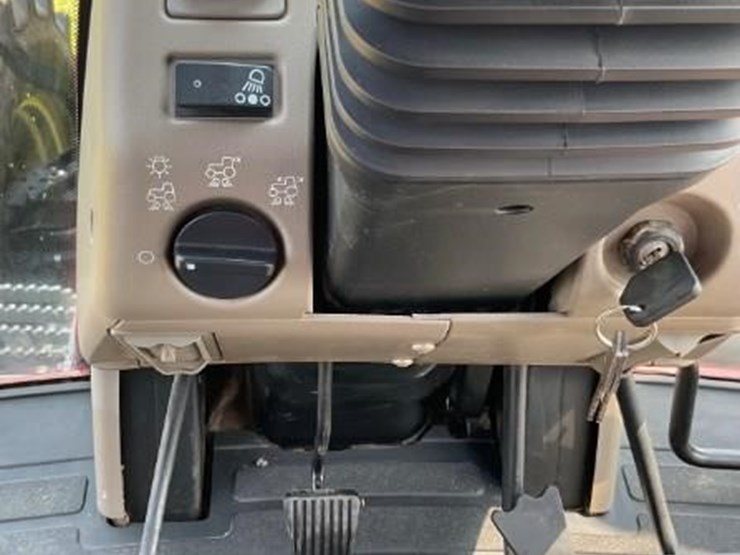 2010-case-ih-magnum-305-image-19