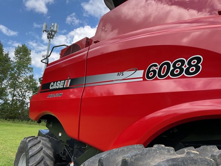 2011-case-ih-6088-image-23