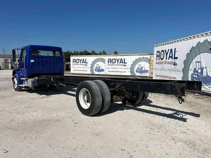 2018-freightliner-m2-106-image-4