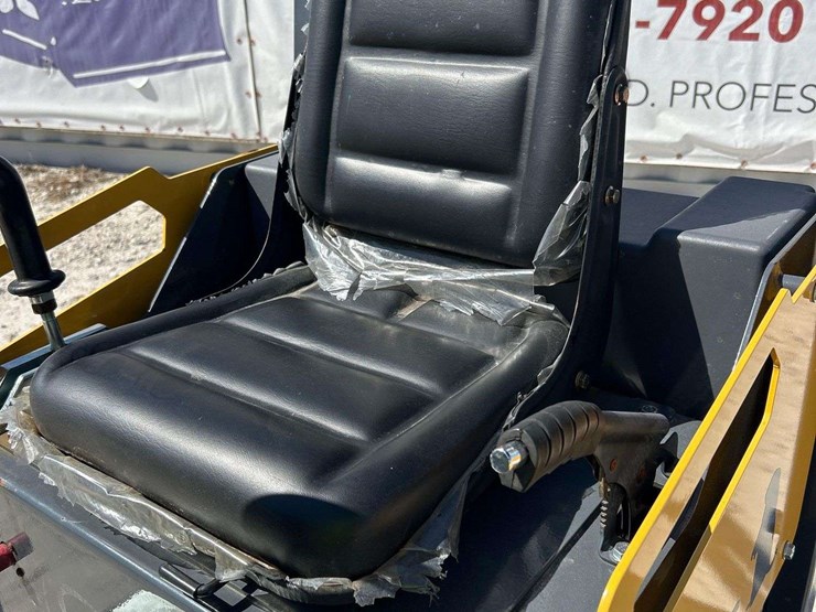 groundhog-rh14g-vibratory-articulated-tandem-smooth-drum-roller-image-16