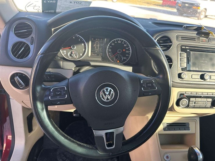 2012-volkswagen-tiguan-image-11