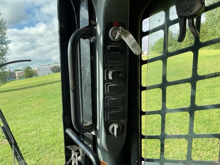 2007-new-holland-l185-image-24