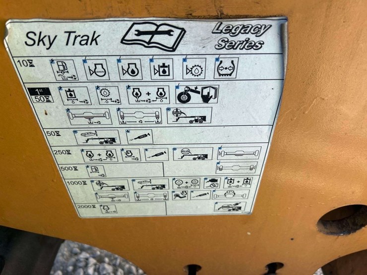 2013-sky-trak-6042-image-13