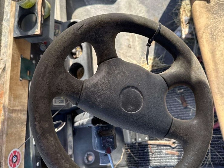 2004-e-z-go-st350-gas-utility-cart-image-7