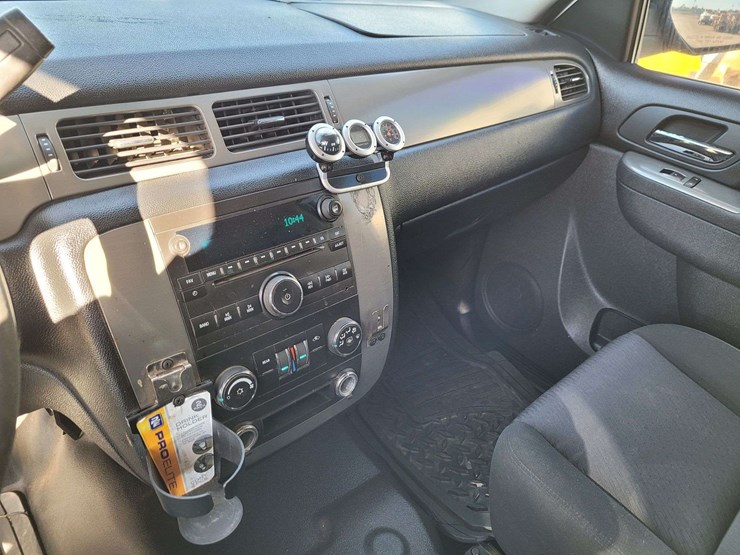 2010-chevrolet-tahoe-ls-image-9